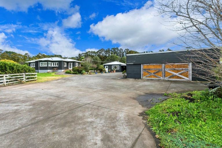 Photo of property in 76 Awa Road, Kumeu, 0891