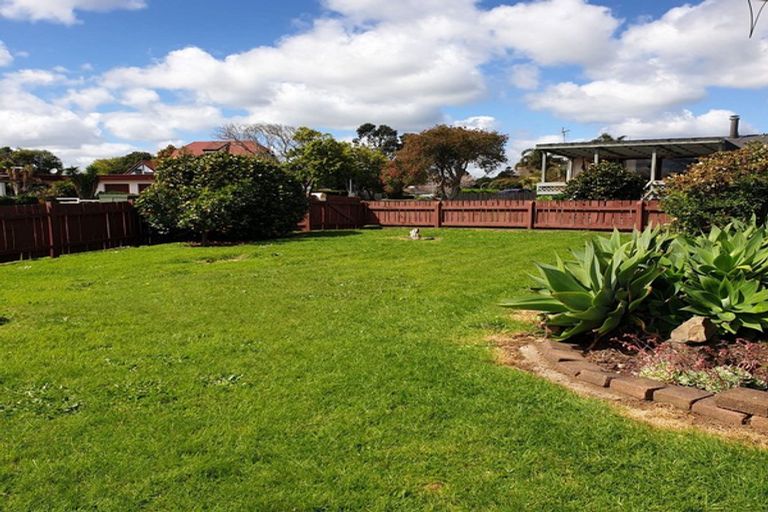 Photo of property in 118 Racecourse Road, Waiuku, 2123