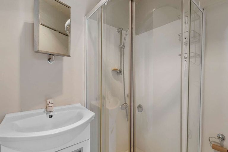 Photo of property in 1/41 Challen Close, Conifer Grove, Takanini, 2112