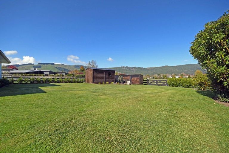 Photo of property in 19 Montgomery Crescent, Kinloch, Taupo, 3377