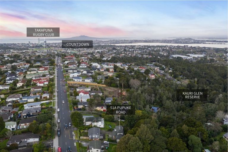 Photo of property in 1/51 Pupuke Road, Birkenhead, Auckland, 0627