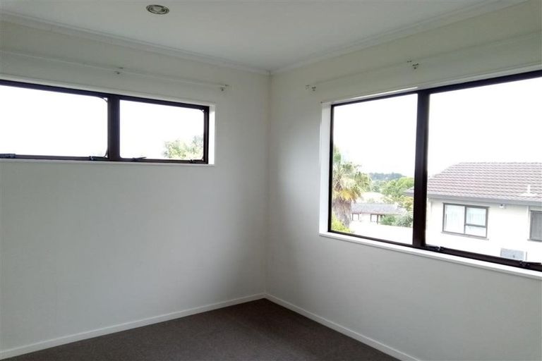 Photo of property in 118 Bradbury Road, Botany Downs, Auckland, 2010