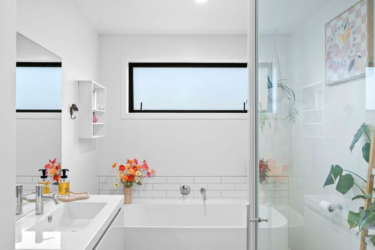 Photo of property in 17 Tuke Lane, Wanaka, 9305