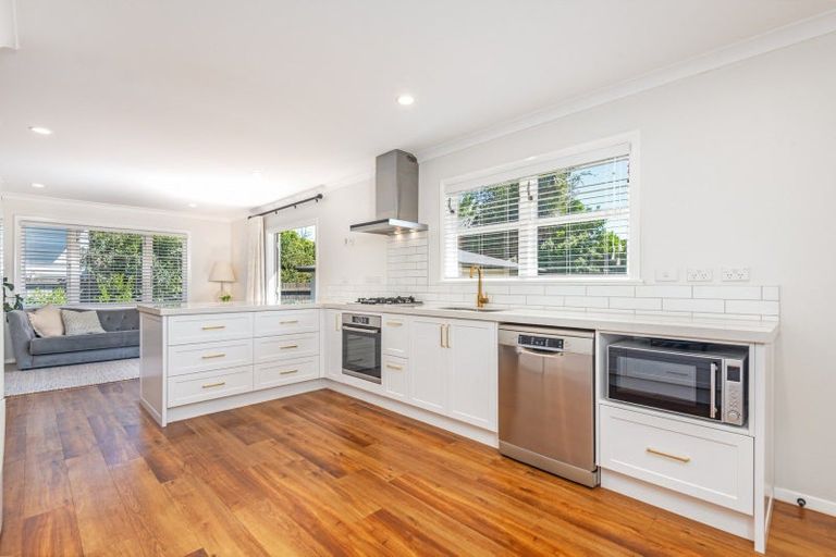 Photo of property in 11 Athlone Place, Hokowhitu, Palmerston North, 4410