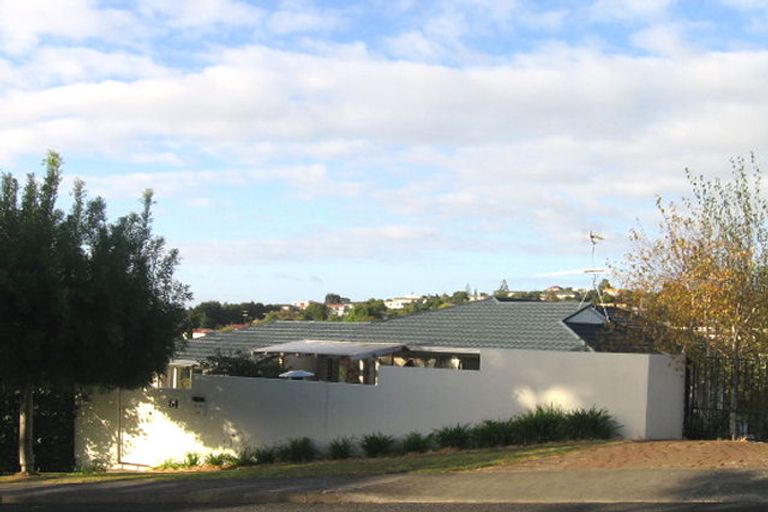 Photo of property in 64 Lynden Avenue, Hillcrest, Auckland, 0627