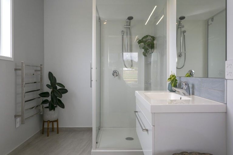 Photo of property in 6 Kahikatea Drive, Kinloch, Taupo, 3377