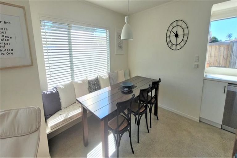 Photo of property in 28 Pacific View Road, Papamoa Beach, Papamoa, 3118