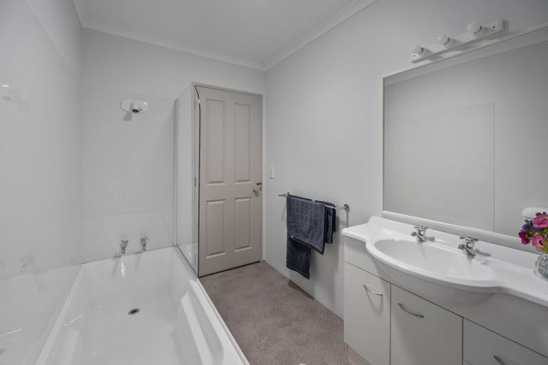Photo of property in 7a Golding Road, Taradale, Napier, 4112