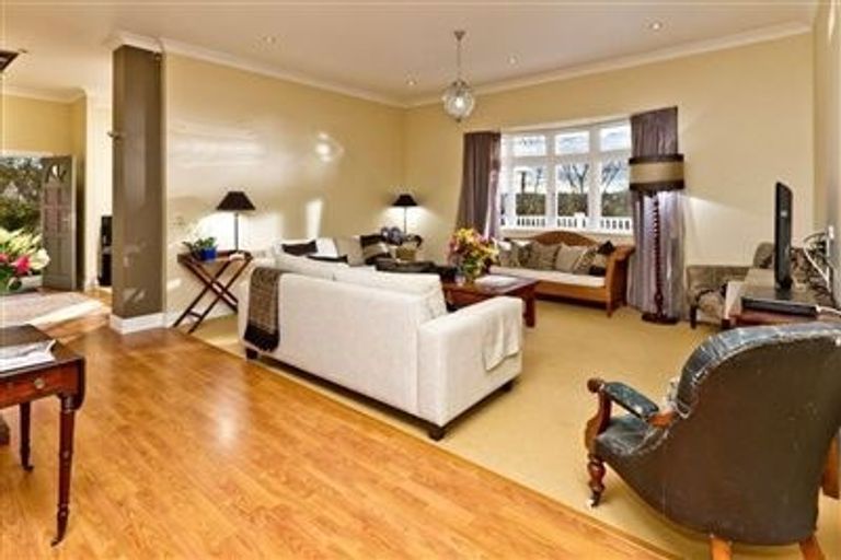 Photo of property in 13 Eastvale Close, Greenhithe, Auckland, 0632
