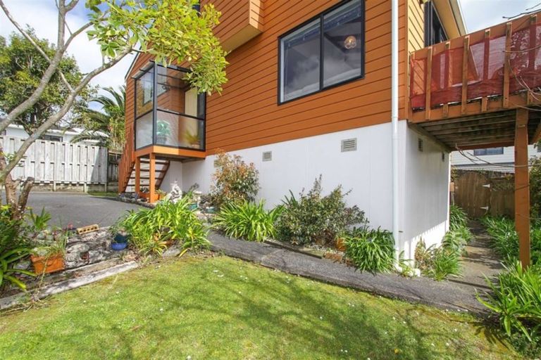 Photo of property in 1/17 Bronzewing Terrace, Unsworth Heights, Auckland, 0632