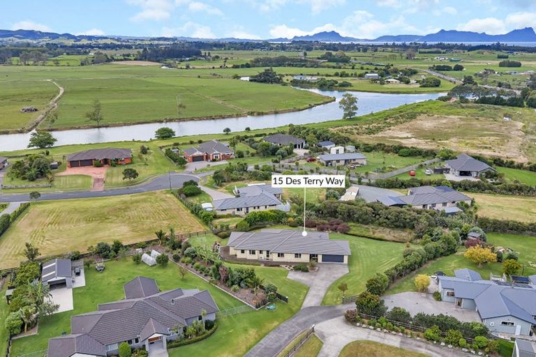 Photo of property in 15 Des Terry Way, Waipu, 0510
