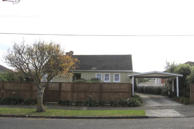 Photo of property in 14 Gibson Crescent, Naenae, Lower Hutt, 5011