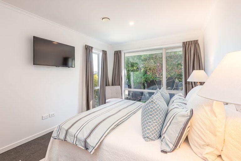 Photo of property in 1/2 Sarabande Avenue, Redwood, Christchurch, 8051