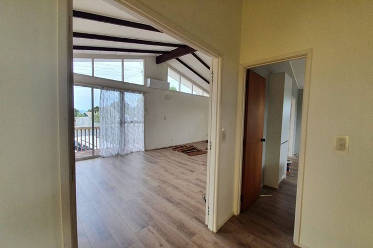 Photo of property in 36 Sunset Road, Unsworth Heights, Auckland, 0632