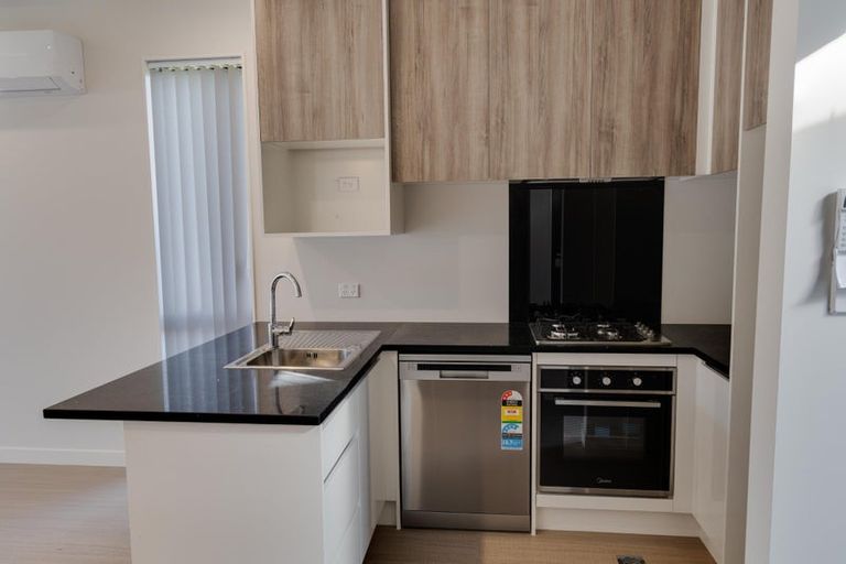 Photo of property in 7/21 Akoranga Drive, Northcote, Auckland, 0627