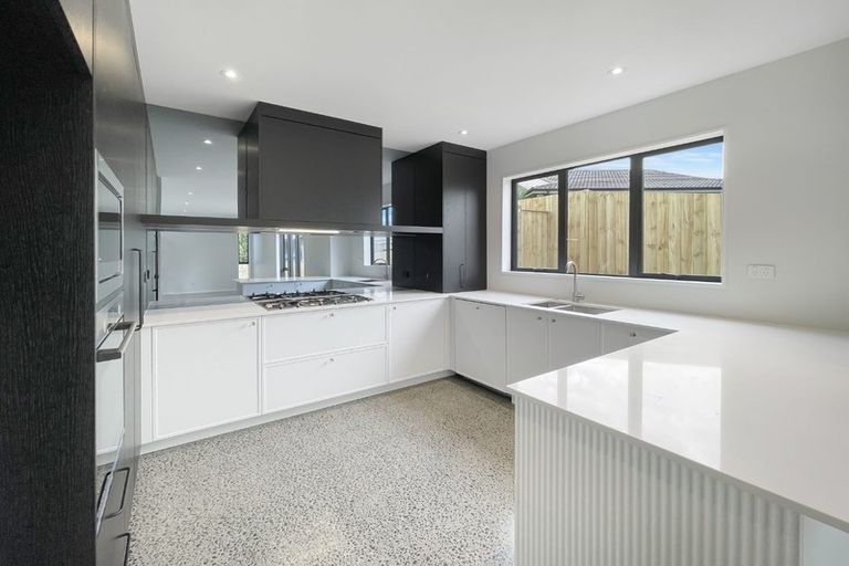 Photo of property in 7b Ballial Place, West Harbour, Auckland, 0618