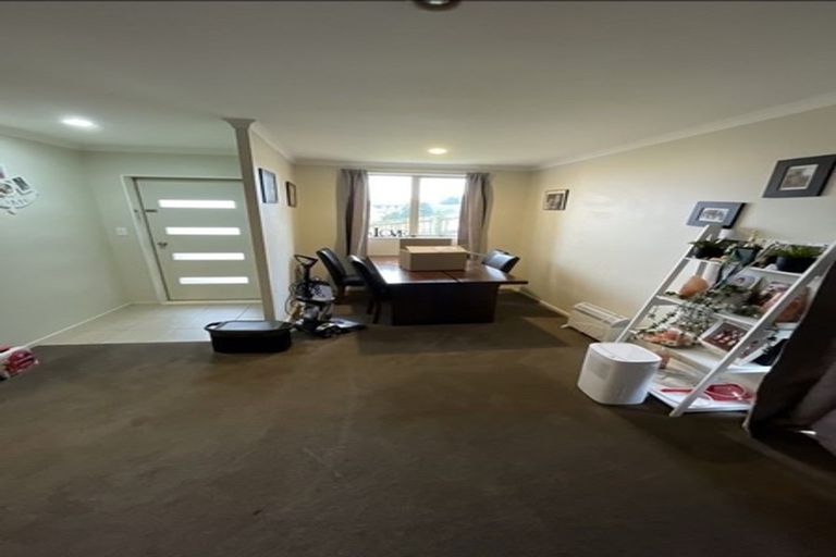 Photo of property in 28 Kathleen Reece Place, Waiuku, 2123