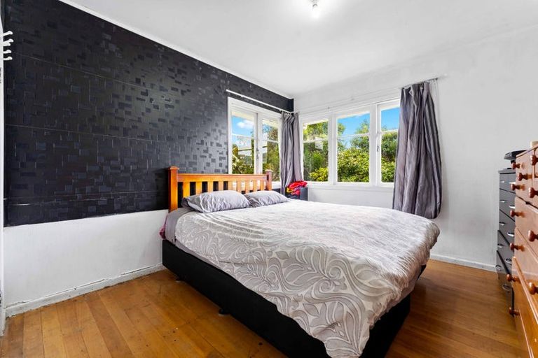 Photo of property in 48 Amberley Avenue, Te Atatu South, Auckland, 0610