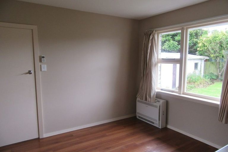 Photo of property in 4 Fairmile Place, Russley, Christchurch, 8042