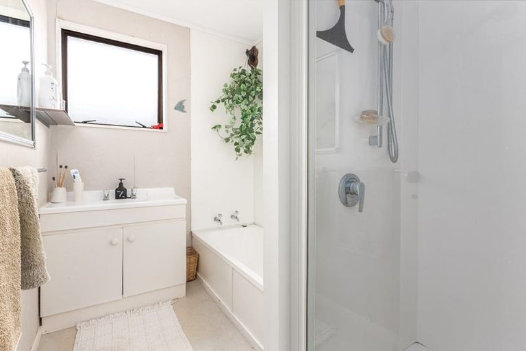 Photo of property in 7b Coventry Close, Ascot Park, Porirua, 5024