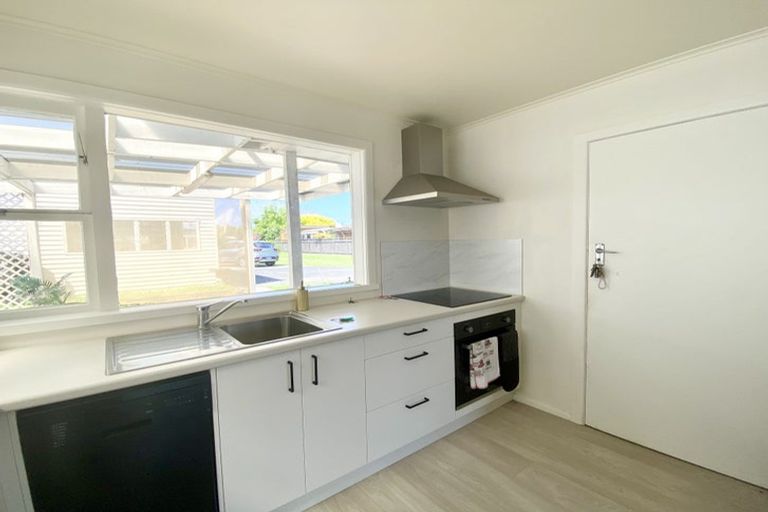 Photo of property in 27 Seaforth Avenue, Mangere Bridge, Auckland, 2022
