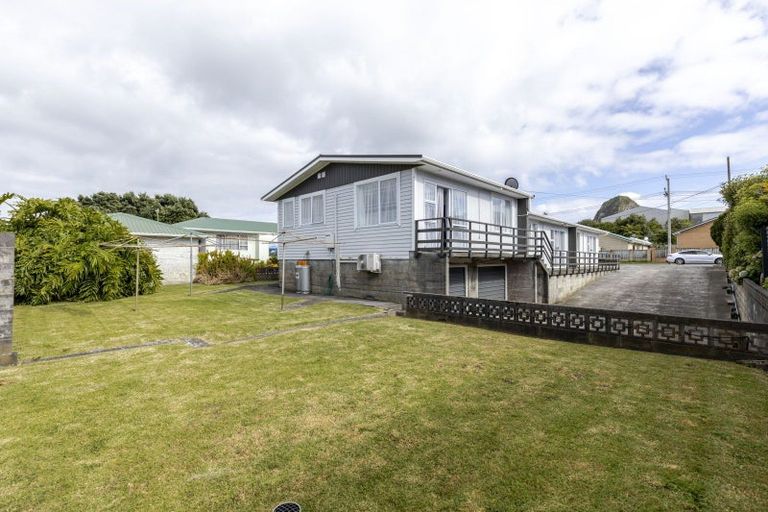 Photo of property in 8 Simons Street, Moturoa, New Plymouth, 4310