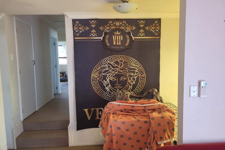 Photo of property in 12 Foyle Place, Glendene, Auckland, 0602