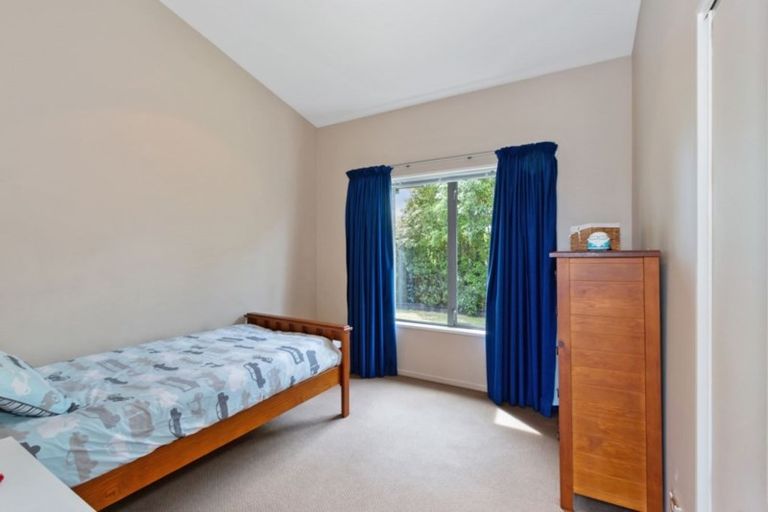 Photo of property in 6 Ruahine Place, Parklands, Christchurch, 8083