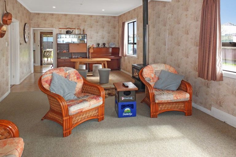 Photo of property in 2 Huia Street, Foxton Beach, Foxton, 4815