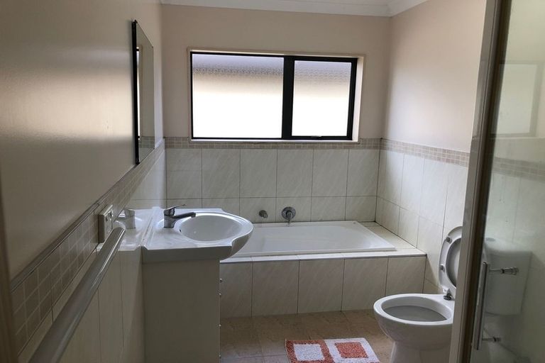 Photo of property in 21 Agapanthus Place, Flat Bush, Auckland, 2016