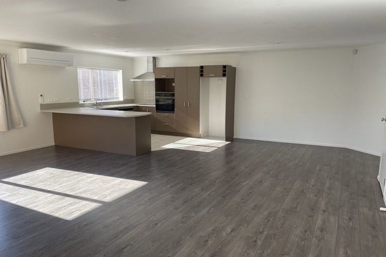 Photo of property in 35 Chesterfield Way, Orewa, 0931