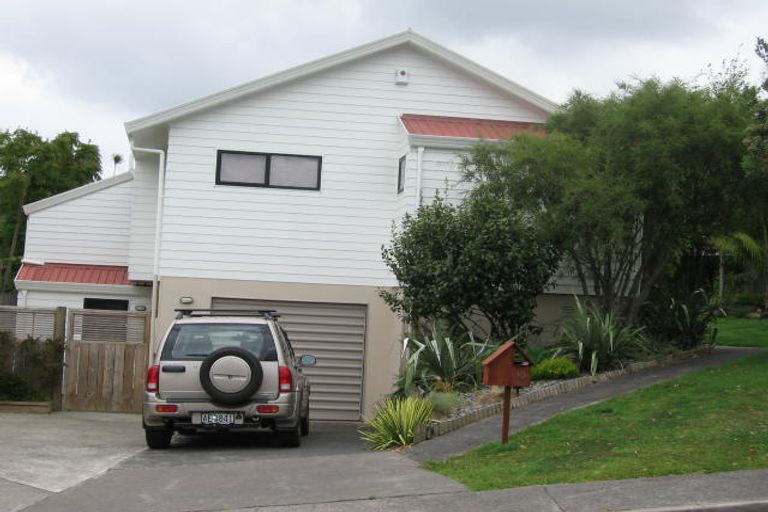 Photo of property in 10 Thalia Place, Totara Vale, Auckland, 0629