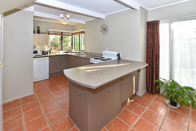 Photo of property in 10 Mcinnes Place, Queenwood, Hamilton, 3210