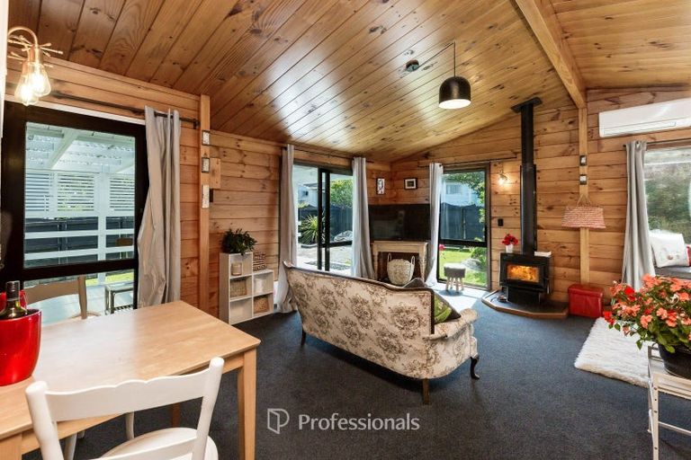 Photo of property in 2/23 Roband Crescent, Brown Owl, Upper Hutt, 5018