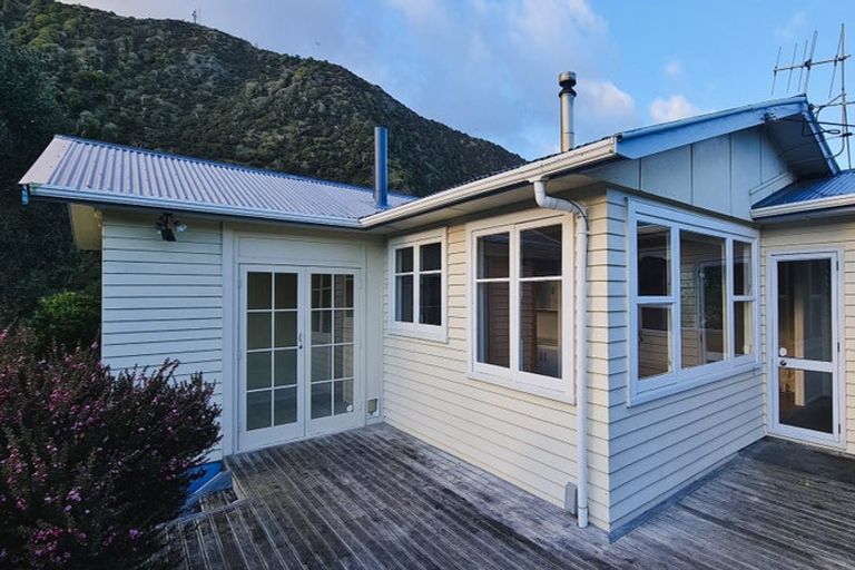 Photo of property in 46 Wellington Road, Paekakariki, 5034