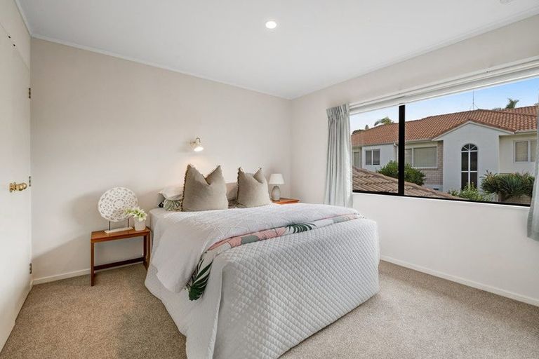 Photo of property in 9 Thornbill Rise, Unsworth Heights, Auckland, 0632