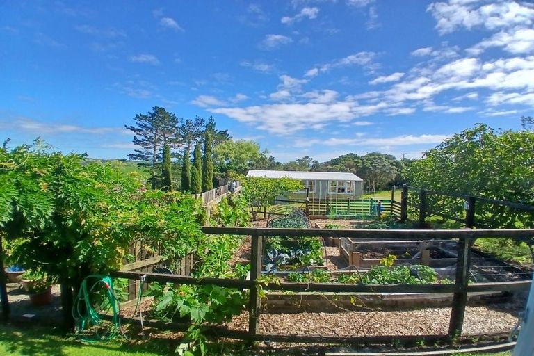 Photo of property in 156 Petley Road, Paparoa, 0571