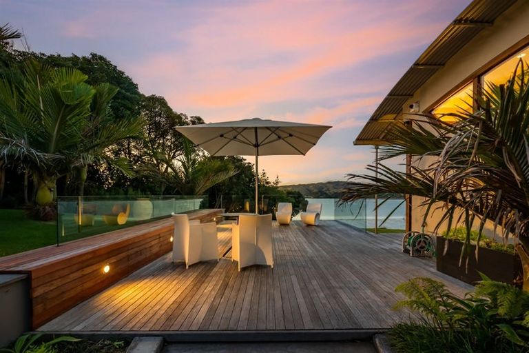 Photo of property in 360 Paremata Road, Whitby, Porirua, 5381