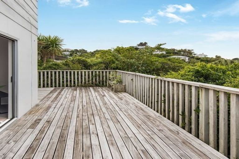 Photo of property in 32a Cheltenham Terrace, Newlands, Wellington, 6037