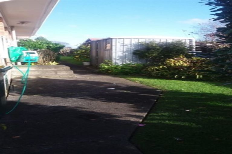 Photo of property in 1/101 Mcleod Road, Te Atatu South, Auckland, 0610