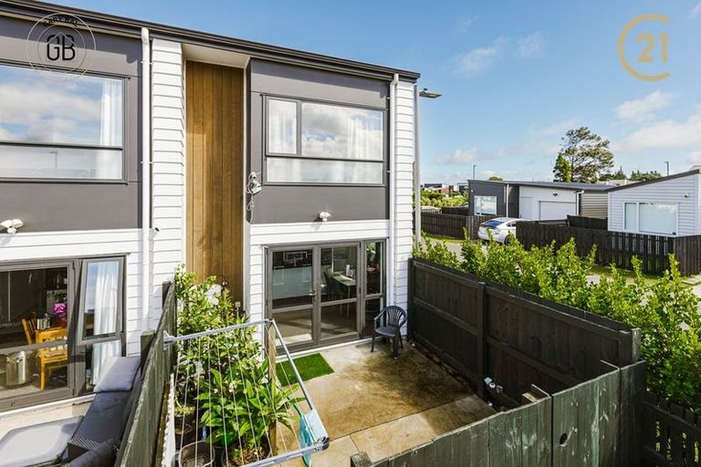 Photo of property in 11 Beardmore Lane, Papakura, 2110