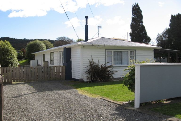 Photo of property in 46 Peel Place, Wainuiomata, Lower Hutt, 5014
