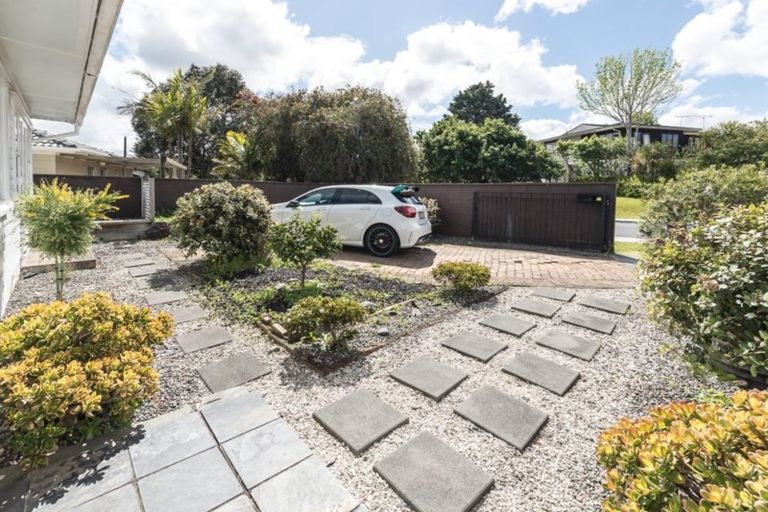 Photo of property in 16 Glamorgan Drive, Torbay, Auckland, 0630