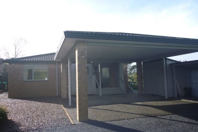 Photo of property in 83 Tawa Road, Kumeu, 0891