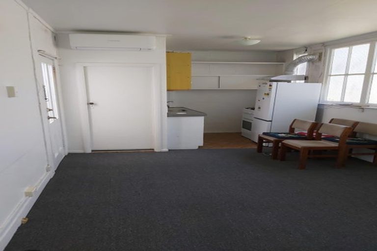 Photo of property in 1/50 Clyde Street, Island Bay, Wellington, 6023