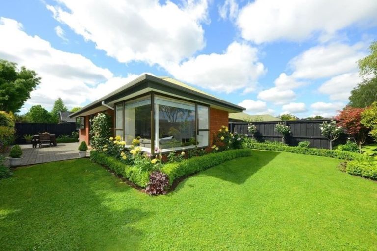 Photo of property in 94 Apsley Drive, Avonhead, Christchurch, 8042