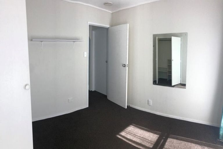 Photo of property in 1/12 Glenvar Road, Torbay, Auckland, 0630