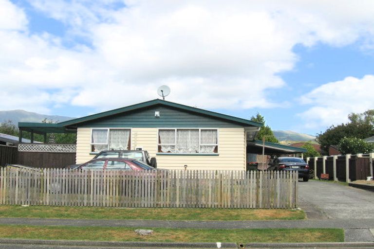 Photo of property in 4 Harvard Grove, Totara Park, Upper Hutt, 5018