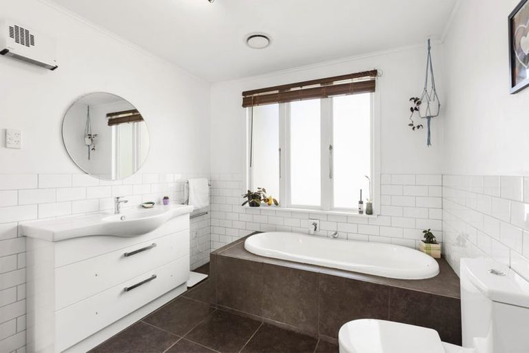 Photo of property in 82 Owhiro Bay Parade, Owhiro Bay, Wellington, 6023