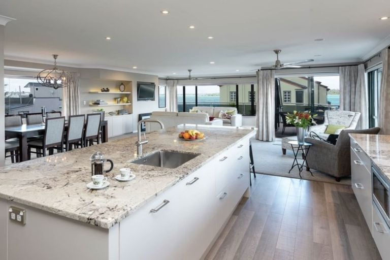 Photo of property in 14a The Parade, Bucklands Beach, Auckland, 2012